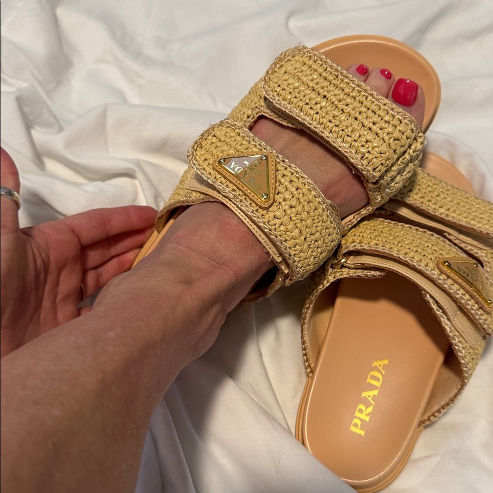 Prada Tan braided raffia Slide Sandals 7 - Picture 12 of 17